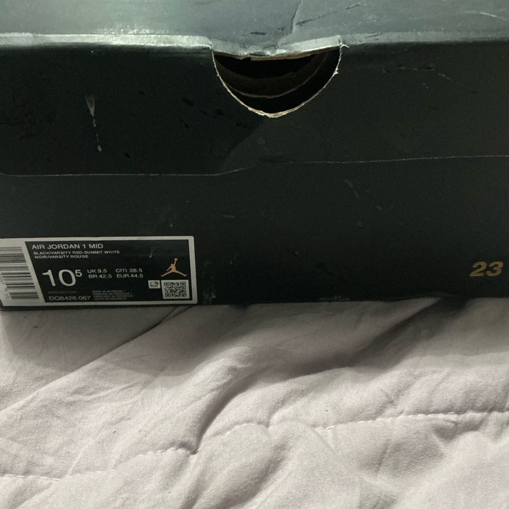 Jordan Air Jordan 1 Mid Black Gold